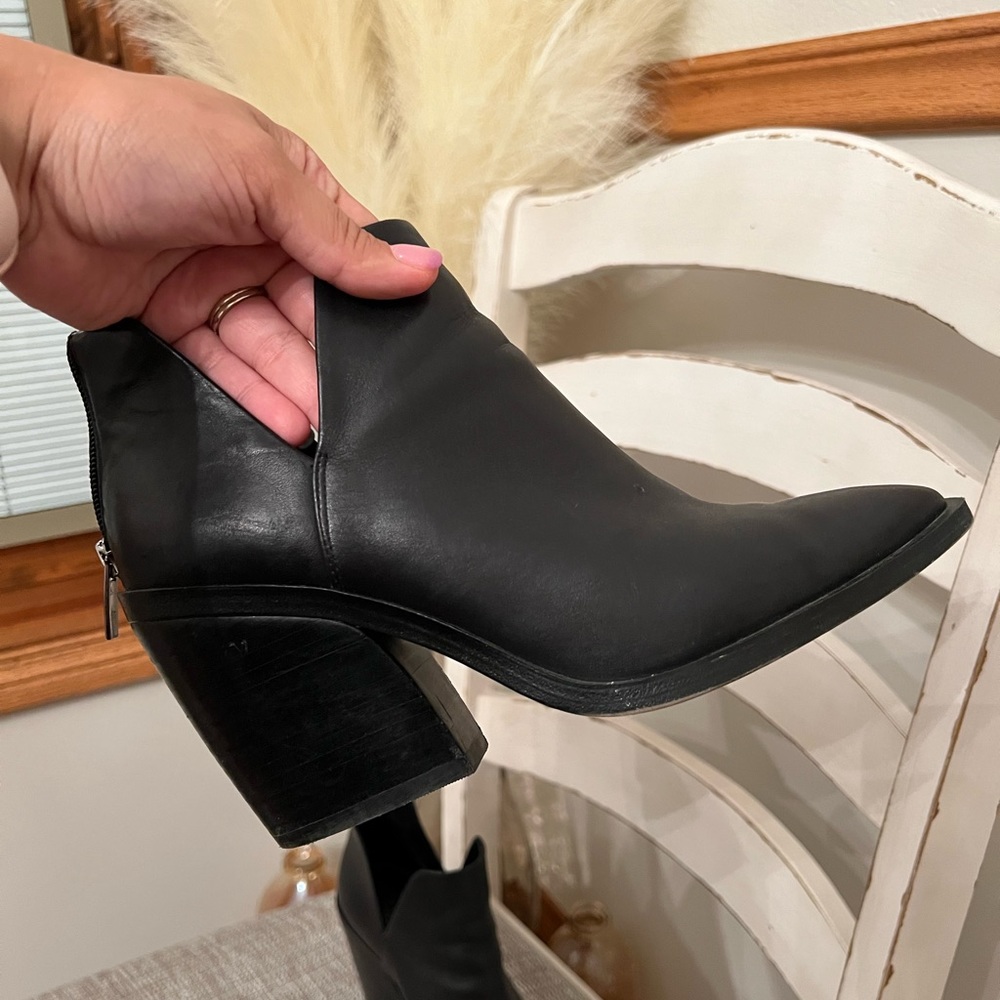 VINCE CAMUTO BOOTS ✨ size: 8.5, color: black ⚫️